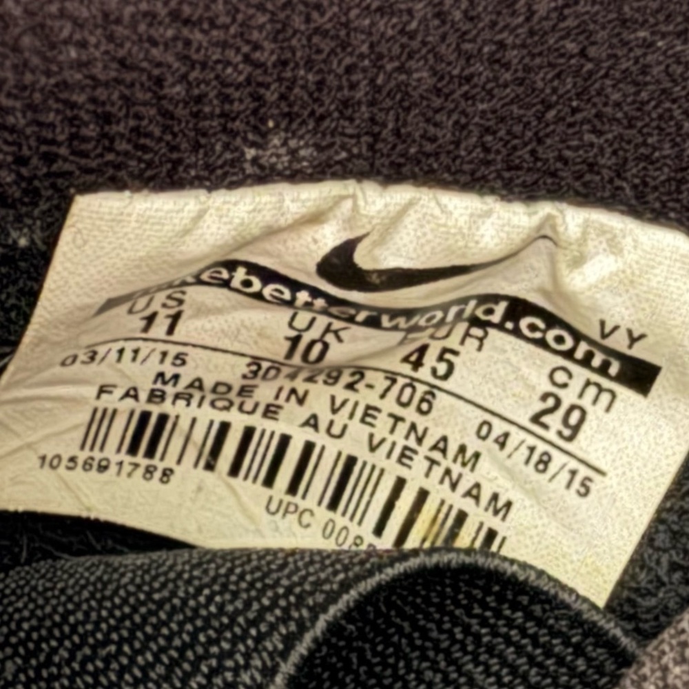 Nike SB Dunk Low Iowa Sneakers - Picture 10 of 10